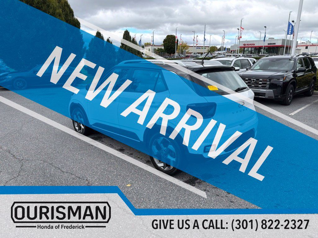 Used 2023 Hyundai Venue Limited w/ Cargo Package FWD image 4