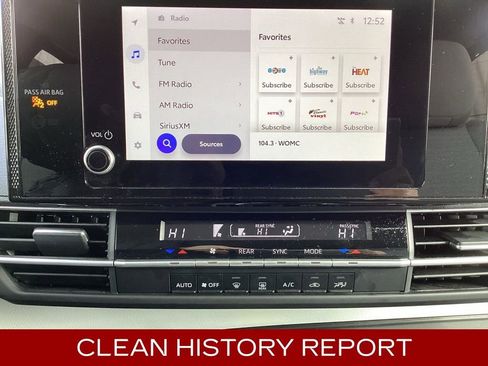 Used 2025 Toyota Sienna LE image 4