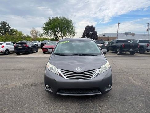 Used 2011 Toyota Sienna XLE w/ Entertainment Pkg FWD image 7
