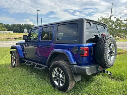 Used 2018 Jeep Wrangler Unlimited Sahara AWD/4WD image 17