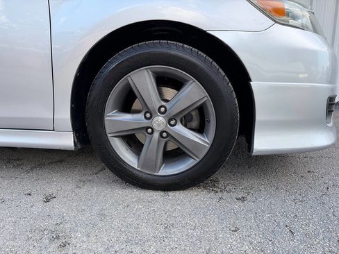 Used 2010 Toyota Camry SE FWD image 27