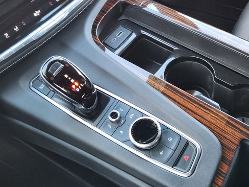 Certified 2021 Cadillac Escalade Luxury image 21