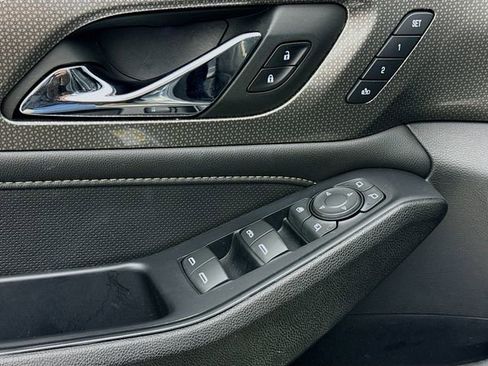 Used 2023 Chevrolet Traverse Premier image 20