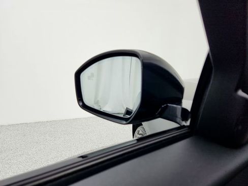 Certified 2023 Land Rover Range Rover Velar S image 19