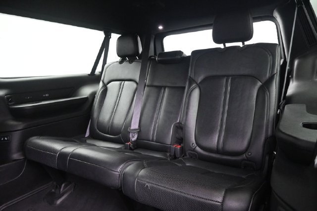 Used 2024 Jeep Wagoneer L Series II RWD image 12