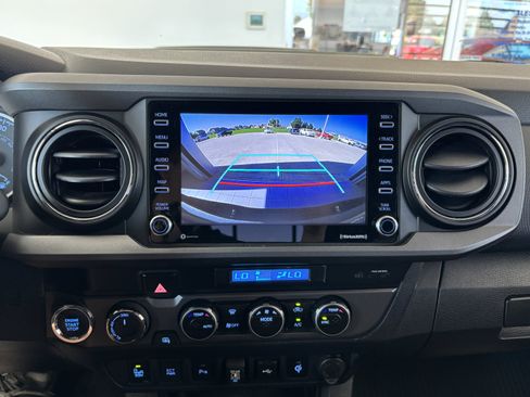 Used 2022 Toyota Tacoma TRD Sport w/ Technology Package AWD/4WD image 16