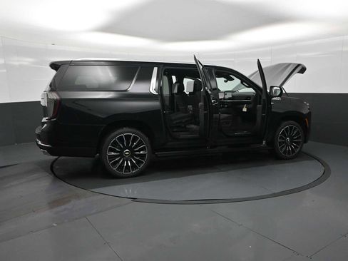 New 2026 Chevrolet Suburban High Country image 28