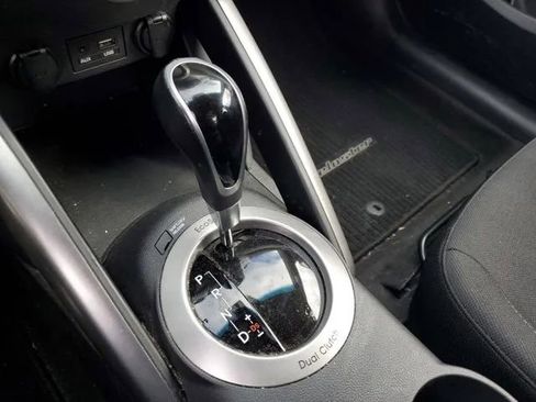 Used 2017 Hyundai Veloster image 18