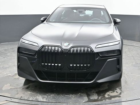 Used 2023 BMW 760i xDrive image 4