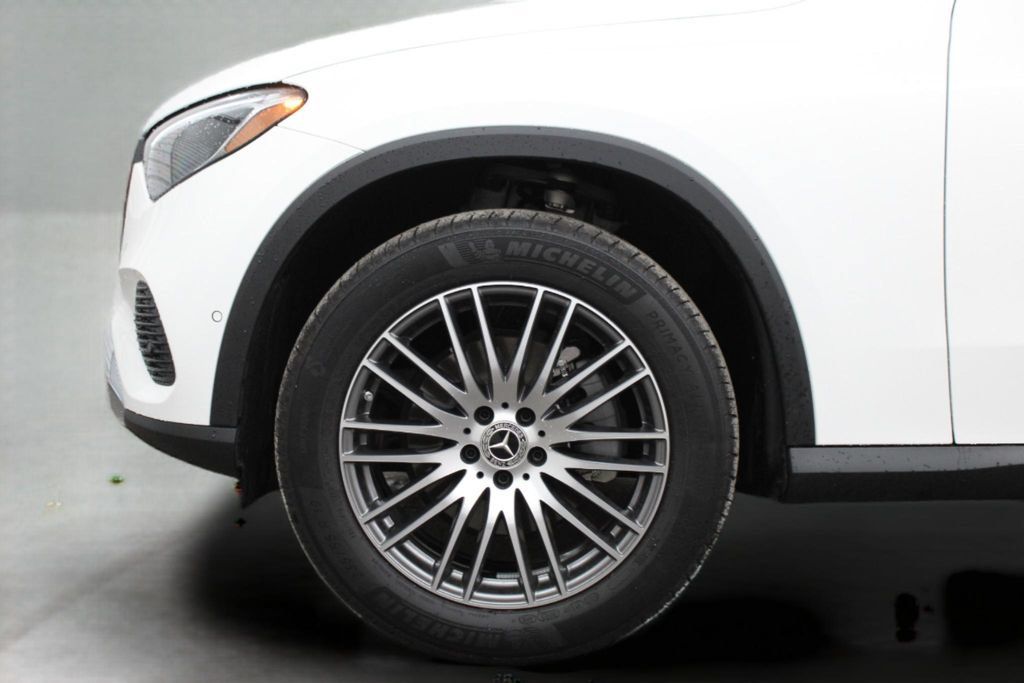 Used 2025 Mercedes-Benz GLC 300 image 6