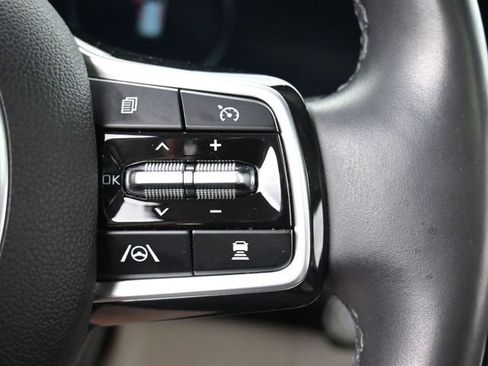 Used 2024 Kia Carnival SX Prestige image 16