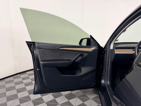 Used 2025 Tesla Model Y Long Range image 28