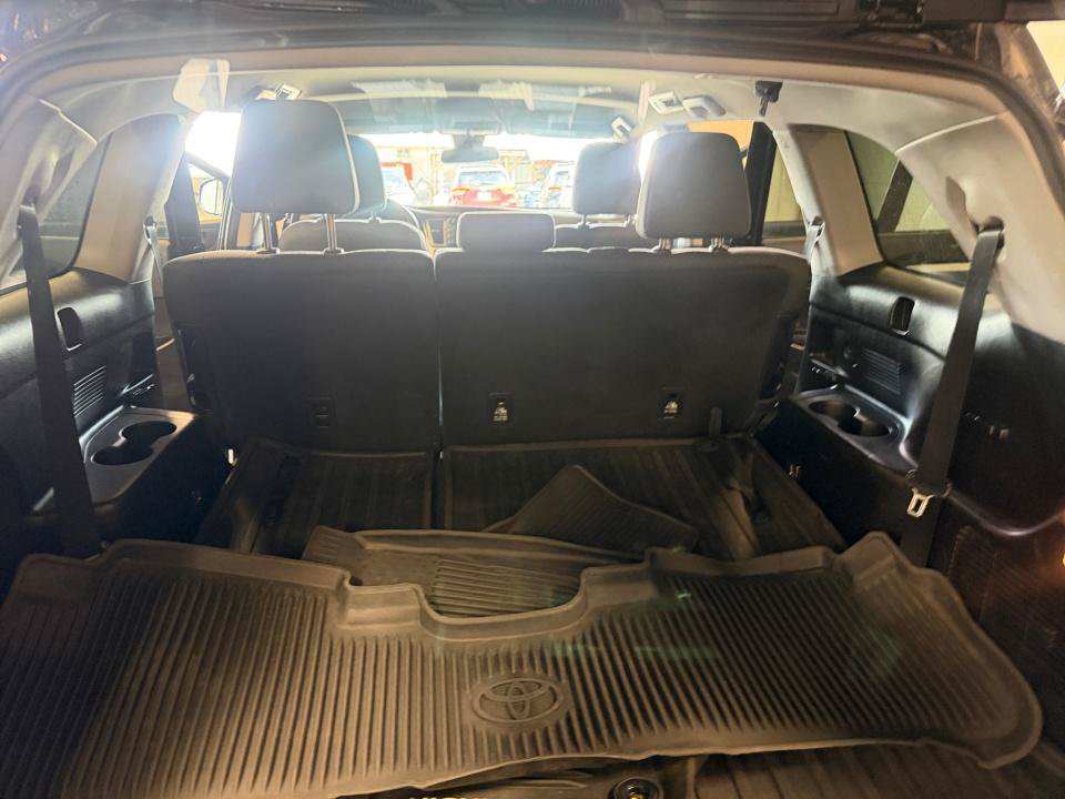 Used 2017 Toyota Highlander LE AWD/4WD image 19