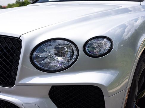 Certified 2024 Bentley Bentayga Extended Wheelbase image 11