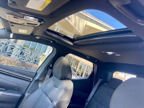 Used 2022 Hyundai Santa Cruz SEL Premium image 16