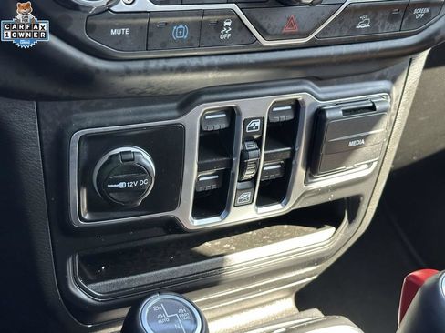 Used 2023 Jeep Wrangler Unlimited Sahara w/ Cold Weather Group AWD/4WD image 28