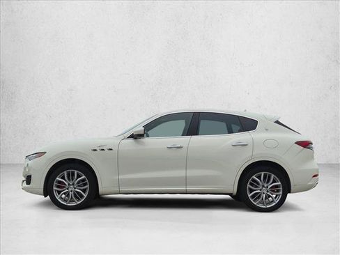 Used 2022 Maserati Levante GT AWD/4WD image 9
