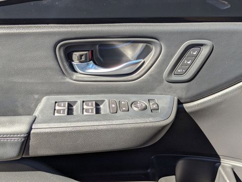 Used 2025 Honda Pilot EX-L image 11