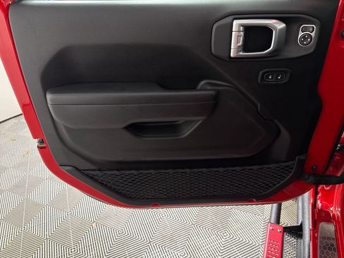 Used 2022 Jeep Wrangler Rubicon w/ LED Lighting Group AWD/4WD image 10