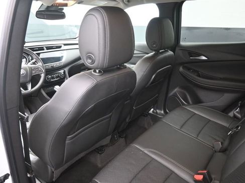 Used 2022 Buick Encore GX Essence image 10