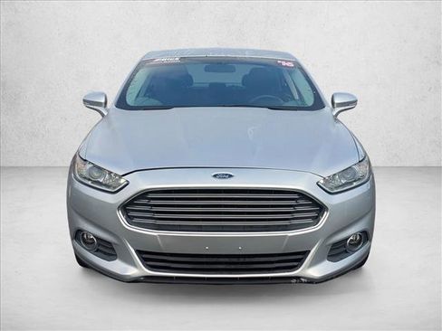 Used 2016 Ford Fusion SE w/ Equipment Group 201A FWD image 2