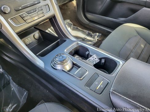 Used 2020 Ford Fusion SE image 26