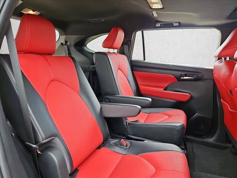 Used 2023 Toyota Highlander XSE FWD image 21