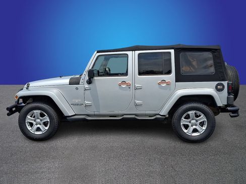 Used 2007 Jeep Wrangler Unlimited Sahara w/ Dual Top Group AWD/4WD image 7