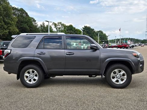 Used 2015 Toyota 4Runner SR5 AWD/4WD image 7