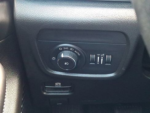 Used 2022 Jeep Grand Cherokee L Overland w/ Luxury Tech Group IV AWD/4WD image 29