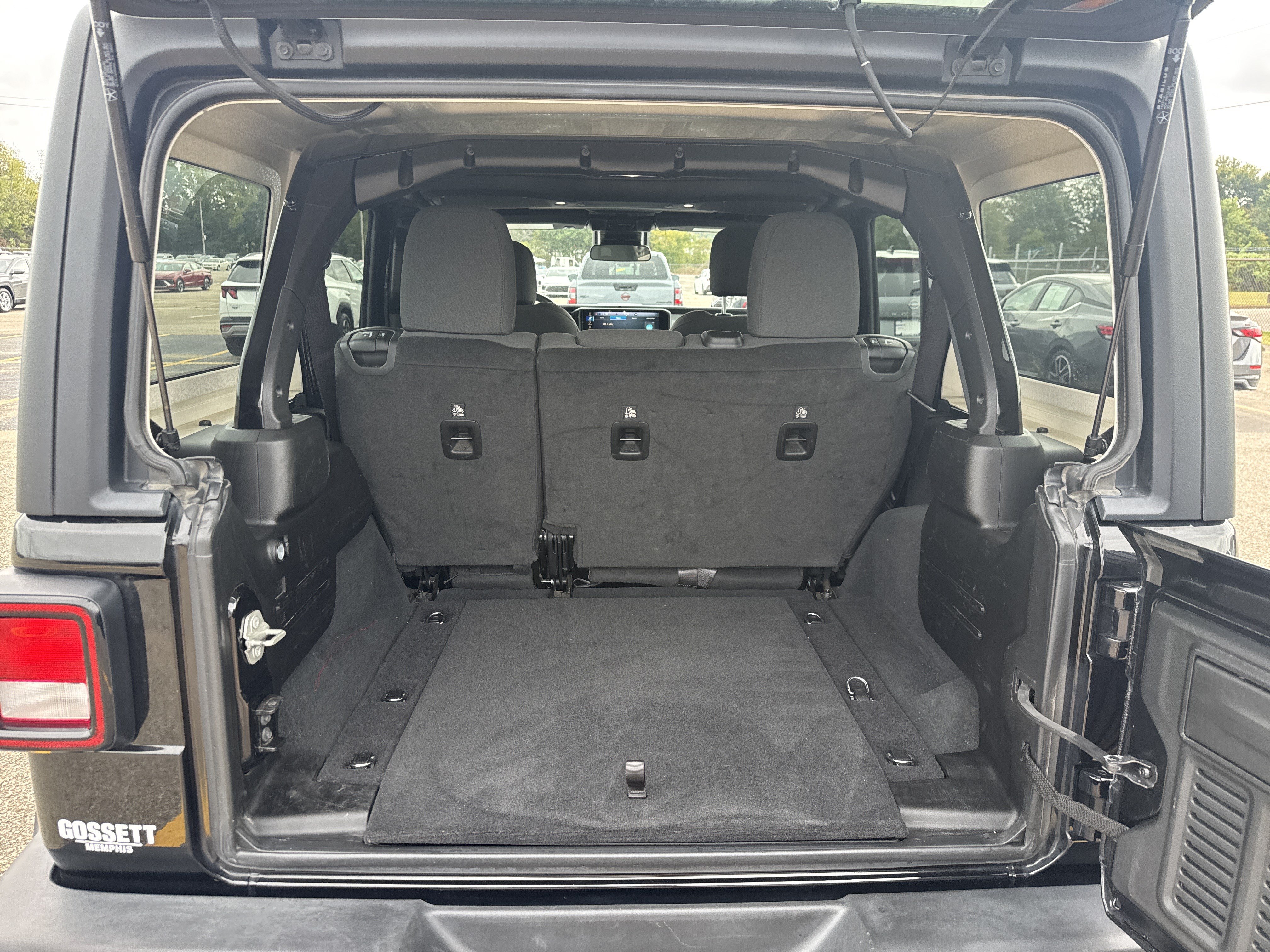 Used 2024 Jeep Wrangler Unlimited Sport AWD/4WD image 8