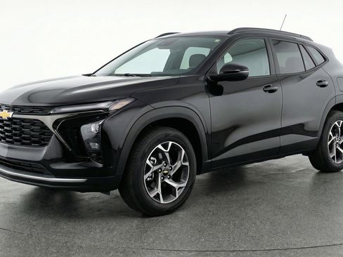 Used 2025 Chevrolet Trax LT w/ LT Convenience Package FWD image 3