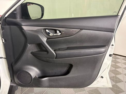 Used 2017 Nissan Rogue S FWD image 35