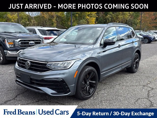 Used 2024 Volkswagen Tiguan SE R-Line AWD/4WD image 3