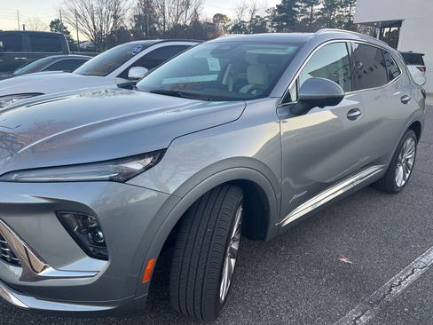 Used 2025 Buick Envision Avenir image 3