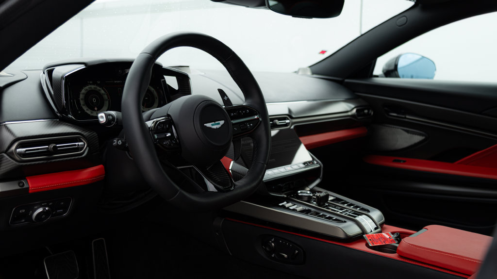 Used 2025 Aston Martin Vanquish RWD image 13
