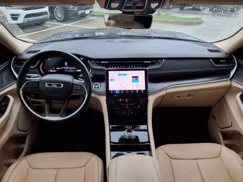 Used 2022 Jeep Grand Cherokee Limited w/ Luxury Tech Group II image 10