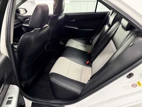 Used 2014 Toyota Camry SE image 10