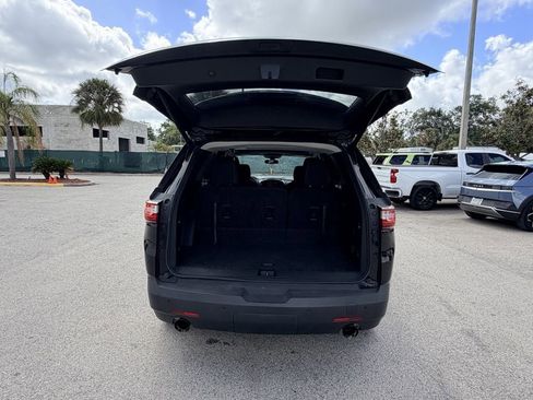 Used 2020 Chevrolet Traverse LT FWD image 12