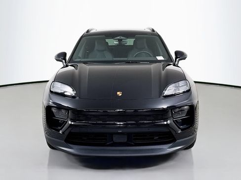 Certified 2025 Porsche Macan 4S Electric AWD/4WD image 6
