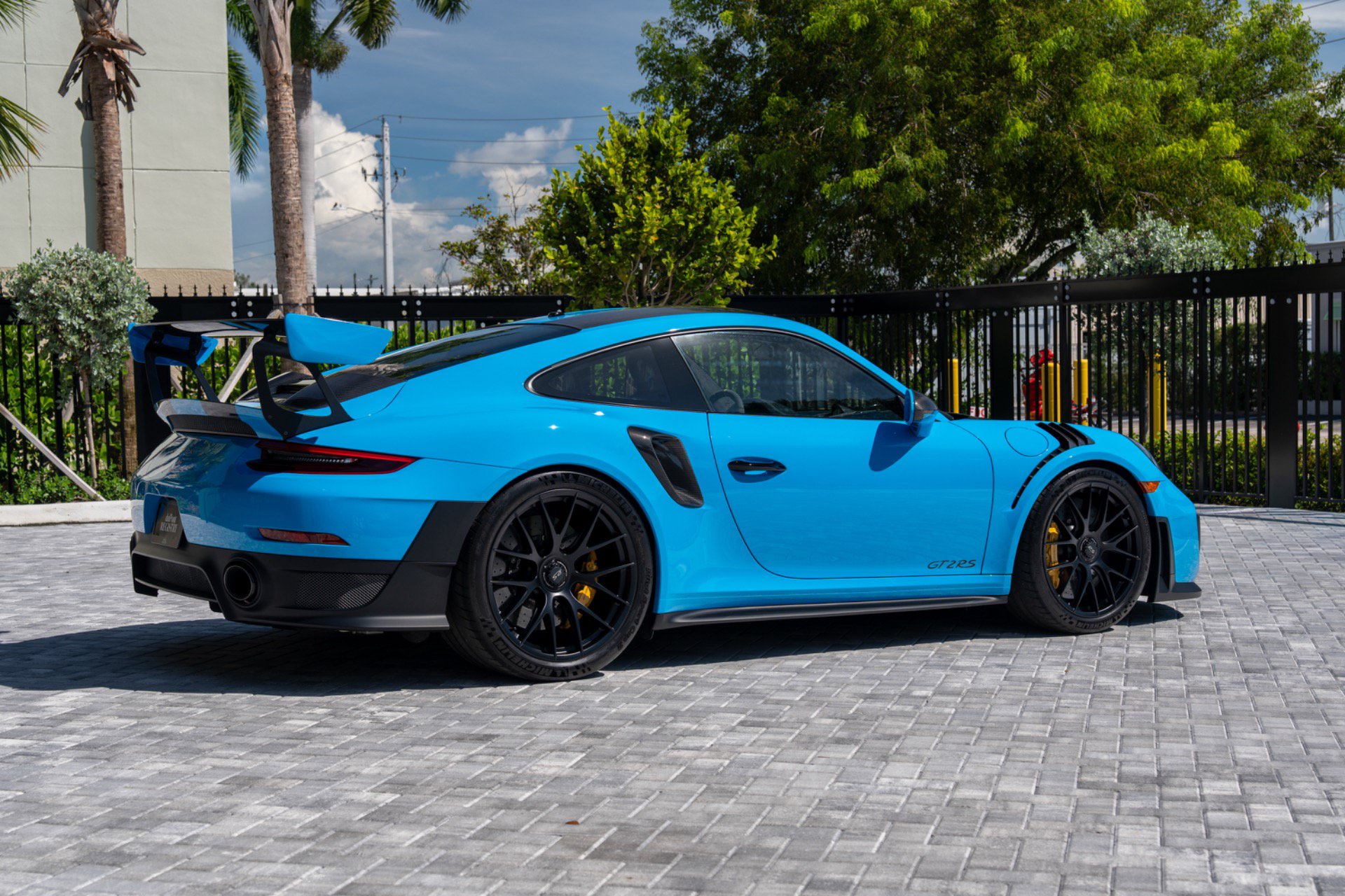 Used 2018 Porsche 911 GT2 RS w/ Weissach Package RWD image 3