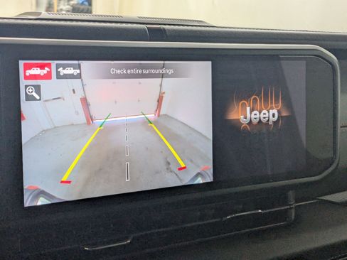 Used 2025 Jeep Gladiator Mojave AWD/4WD image 18