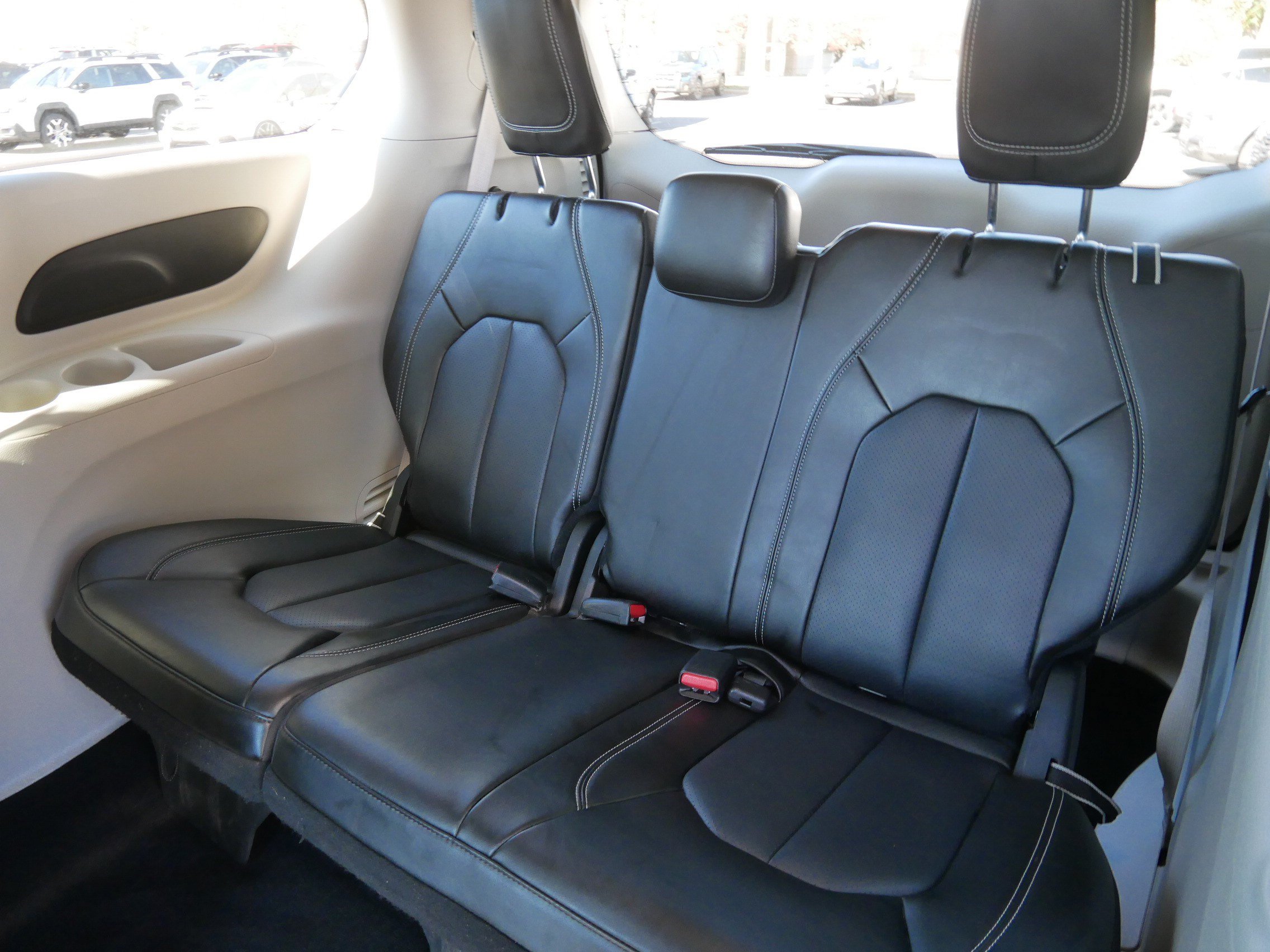 Used 2023 Chrysler Pacifica Touring-L FWD image 24
