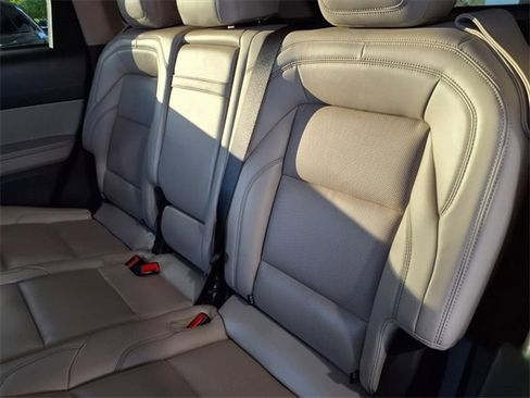 Certified 2025 Lincoln Nautilus Premier image 8