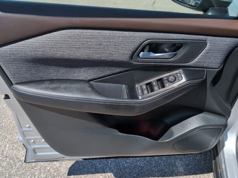 Used 2021 Nissan Rogue SV AWD/4WD image 9