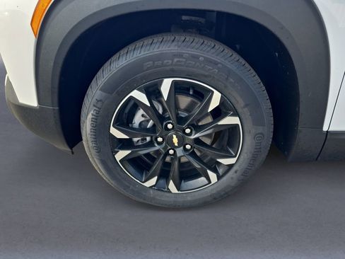 Used 2022 Chevrolet TrailBlazer LT w/ Convenience Package FWD image 9