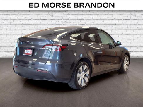 Used 2024 Tesla Model Y Long Range AWD/4WD image 5