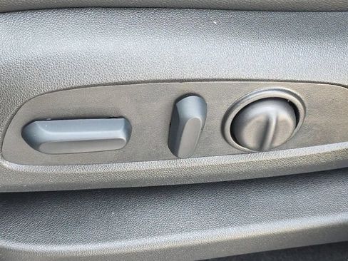 Used 2024 Chevrolet Equinox Premier FWD image 7