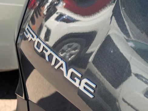 Used 2024 Kia Sportage EX FWD image 4
