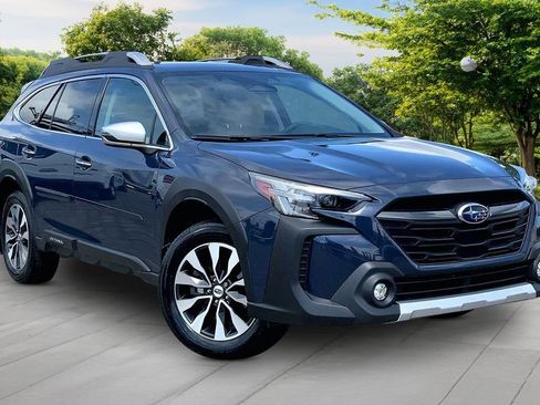 Used 2025 Subaru Outback Touring AWD/4WD image 3
